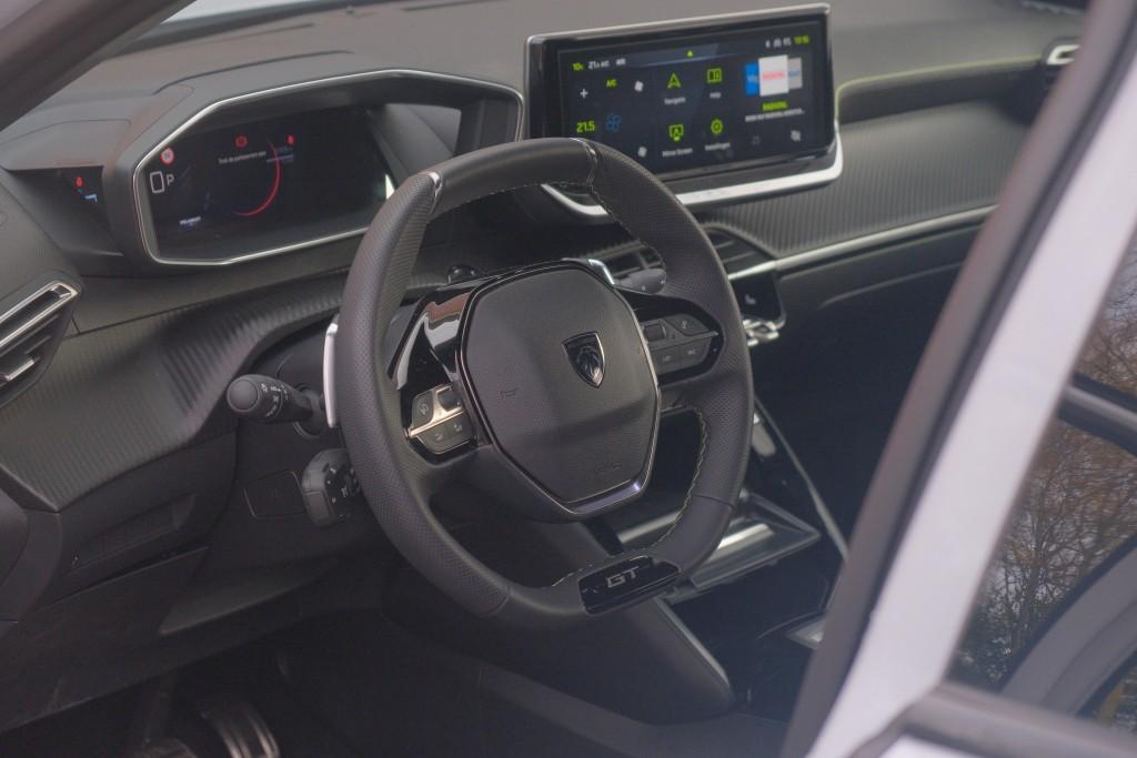 Peugeot 2008 1.2 Hybrid 145pk e-DCS6 GT | Navi | App Connect | Adaptive Cruise | Keyless | Alcantara | Camera | PDC afbeelding 7