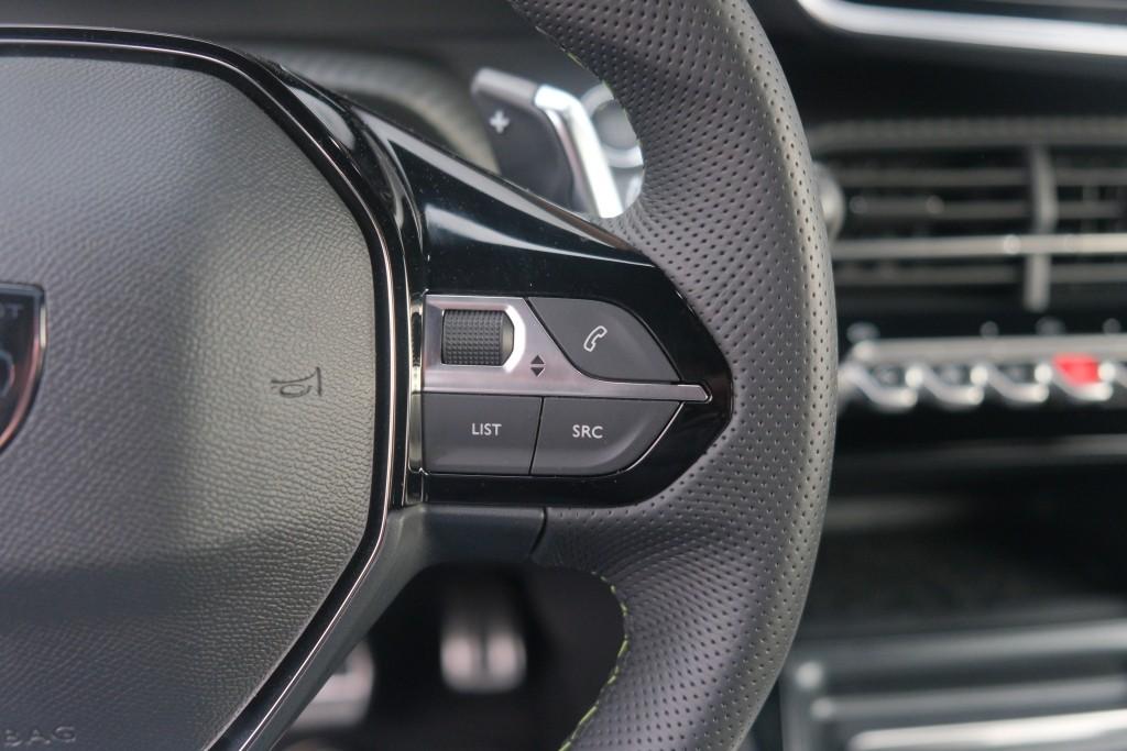 Peugeot 2008 1.2 Hybrid 145pk e-DCS6 GT | Navi | App Connect | Adaptive Cruise | Keyless | Alcantara | Camera | PDC afbeelding 9