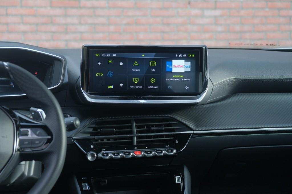 Peugeot 2008 1.2 Hybrid 145pk e-DCS6 GT | Navi | App Connect | Adaptive Cruise | Keyless | Alcantara | Camera | PDC afbeelding 13