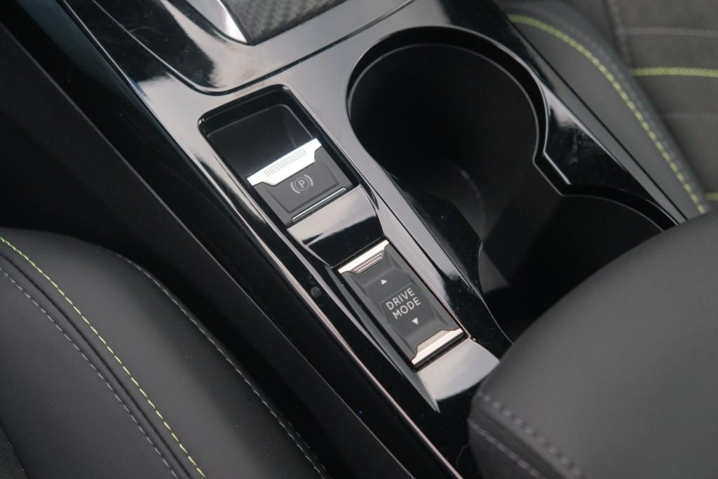 Peugeot 2008 1.2 Hybrid 145pk e-DCS6 GT | Navi | App Connect | Adaptive Cruise | Keyless | Alcantara | Camera | PDC afbeelding 22