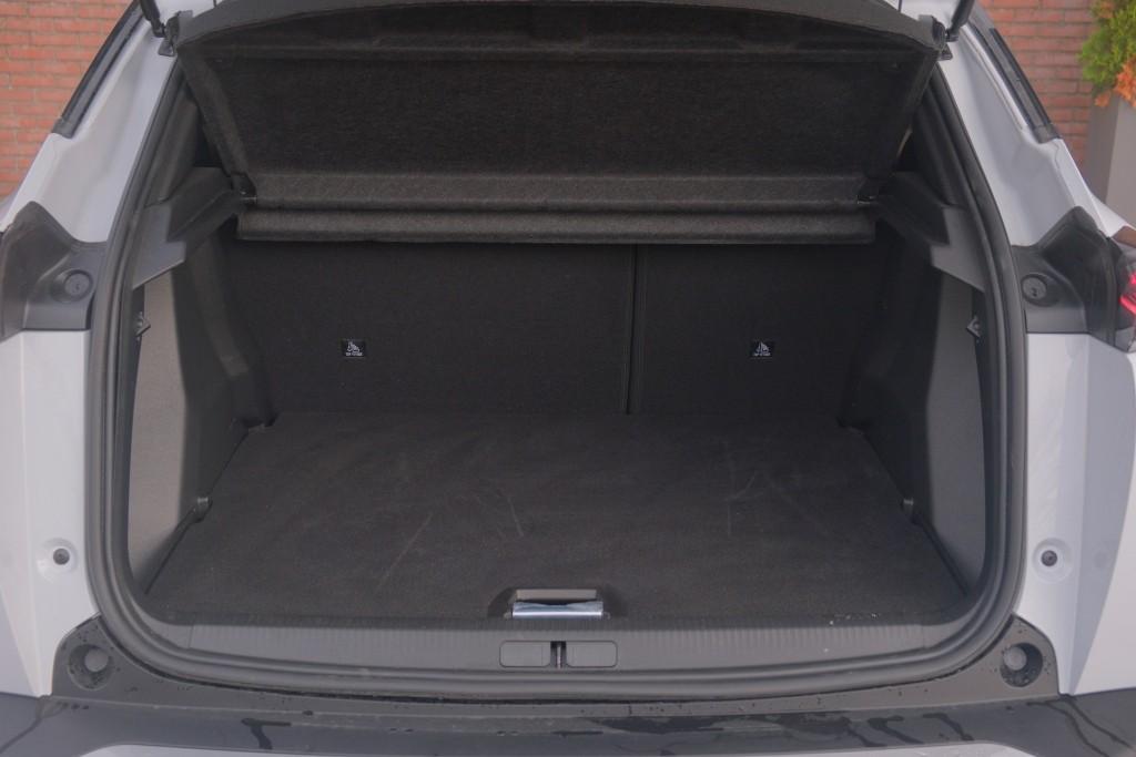 Peugeot 2008 1.2 Hybrid 145pk e-DCS6 GT | Navi | App Connect | Adaptive Cruise | Keyless | Alcantara | Camera | PDC afbeelding 29