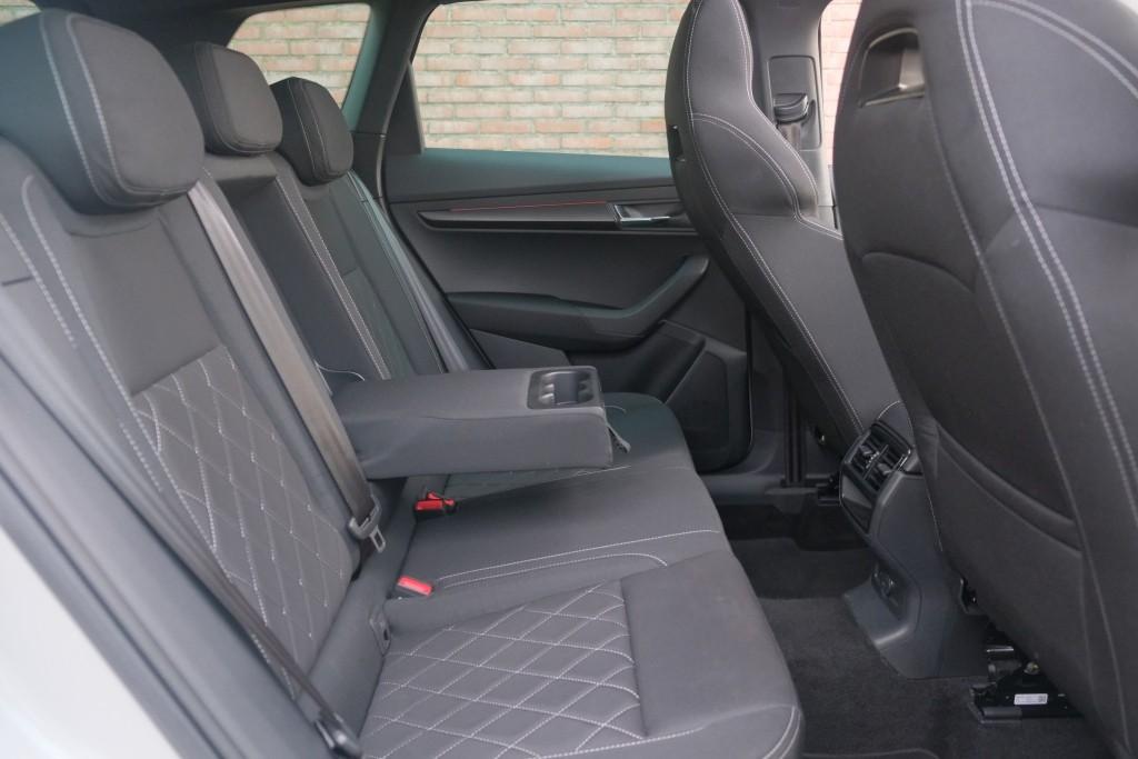 Skoda Karoq 1.5 TSi 150pk DSG Sportline Business | Navi | App Connect | Climate | Adaptive Cruise | Panoramadak | Keyless | Camera | Trekhaak afbeelding 3