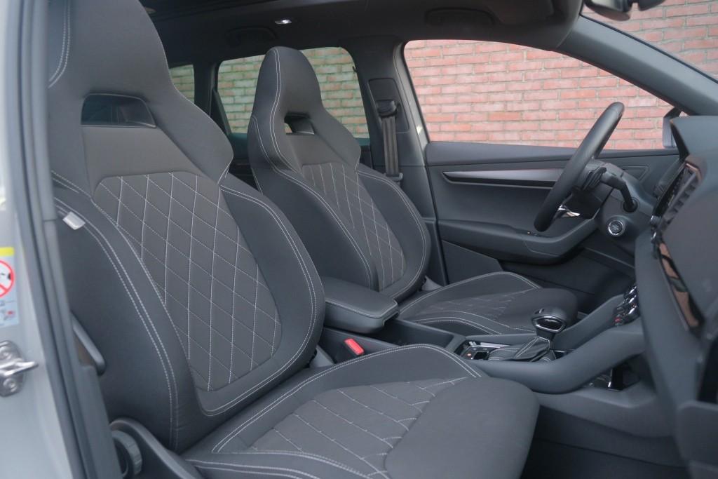 Skoda Karoq 1.5 TSi 150pk DSG Sportline Business | Navi | App Connect | Climate | Adaptive Cruise | Panoramadak | Keyless | Camera | Trekhaak afbeelding 6