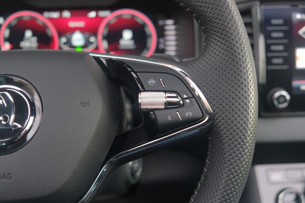 Skoda Karoq 1.5 TSi 150pk DSG Sportline Business | Navi | App Connect | Climate | Adaptive Cruise | Panoramadak | Keyless | Camera | Trekhaak afbeelding 10