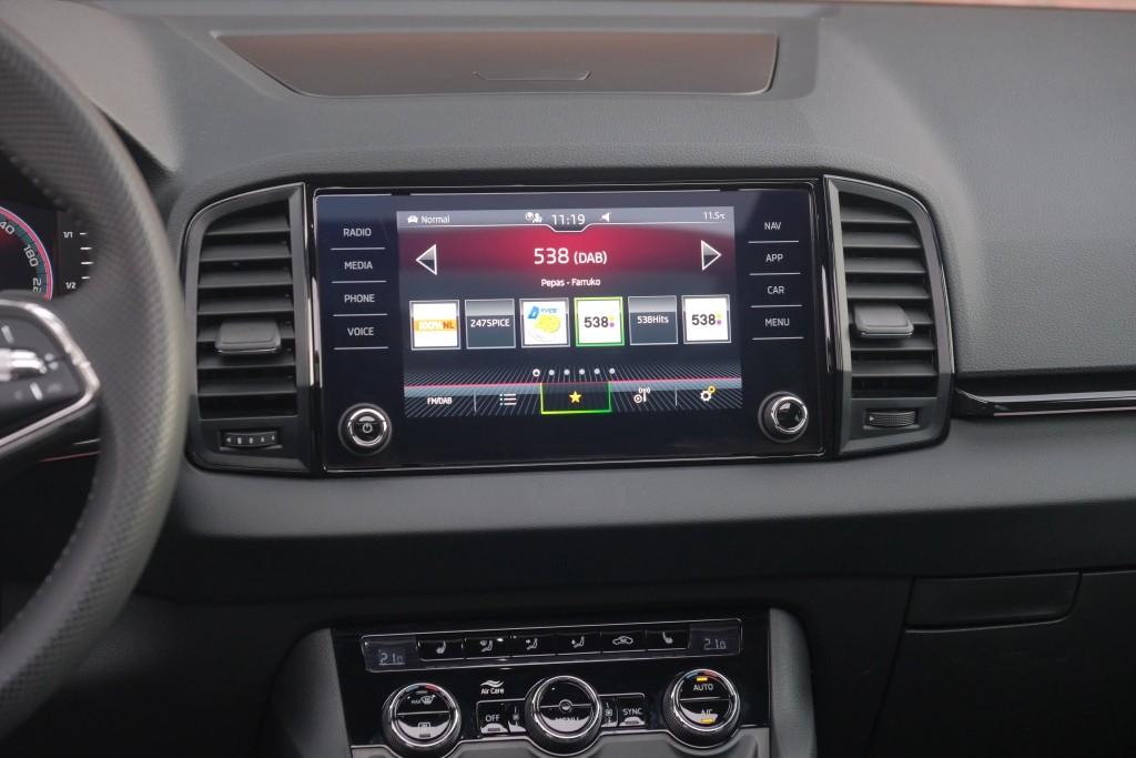 Skoda Karoq 1.5 TSi 150pk DSG Sportline Business | Navi | App Connect | Climate | Adaptive Cruise | Panoramadak | Keyless | Camera | Trekhaak afbeelding 17