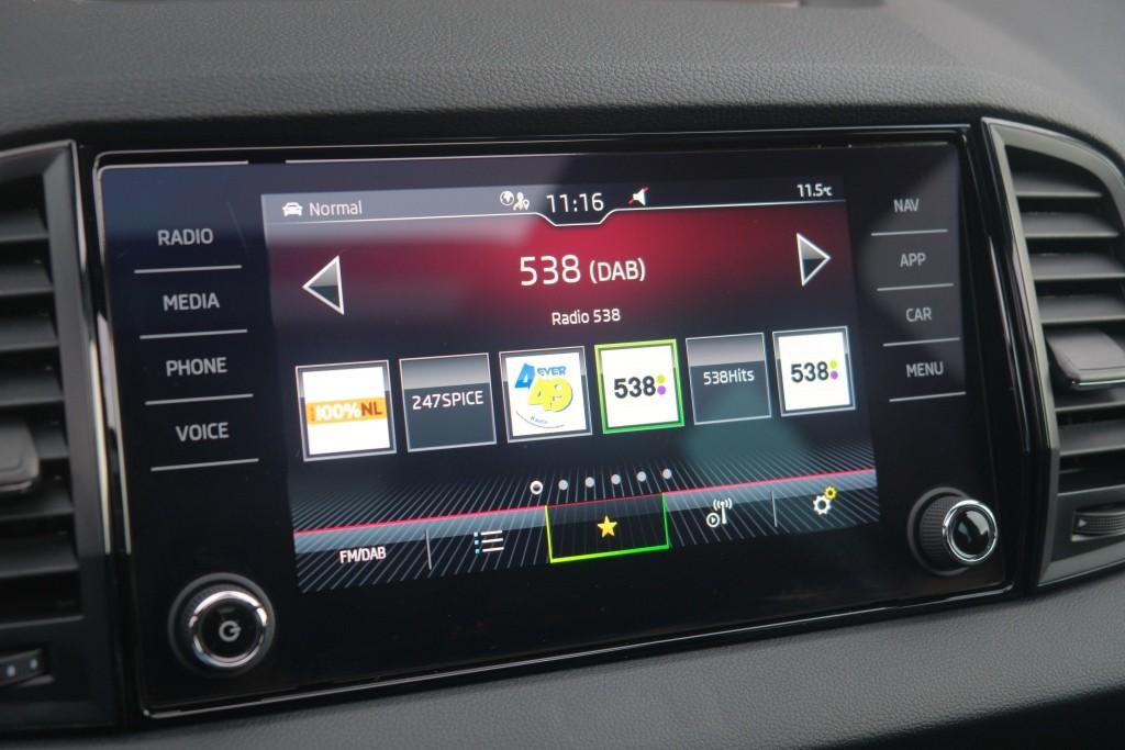 Skoda Karoq 1.5 TSi 150pk DSG Sportline Business | Navi | App Connect | Climate | Adaptive Cruise | Panoramadak | Keyless | Camera | Trekhaak afbeelding 18