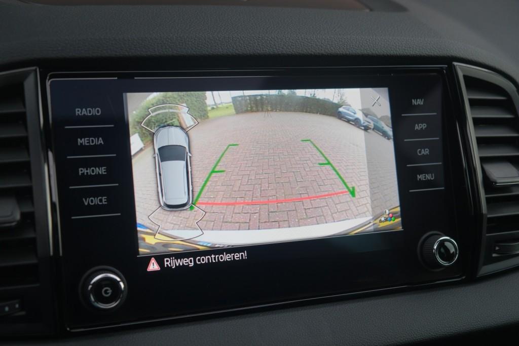 Skoda Karoq 1.5 TSi 150pk DSG Sportline Business | Navi | App Connect | Climate | Adaptive Cruise | Panoramadak | Keyless | Camera | Trekhaak afbeelding 22