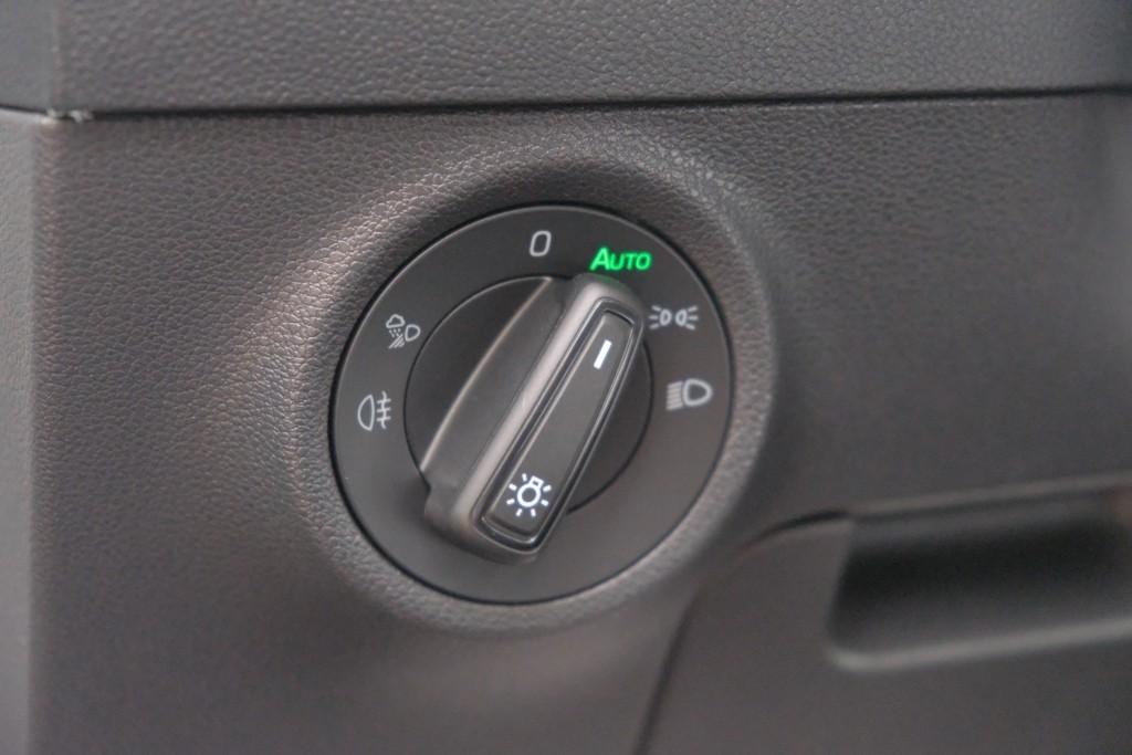 Skoda Karoq 1.5 TSi 150pk DSG Sportline Business | Navi | App Connect | Climate | Adaptive Cruise | Panoramadak | Keyless | Camera | Trekhaak afbeelding 28