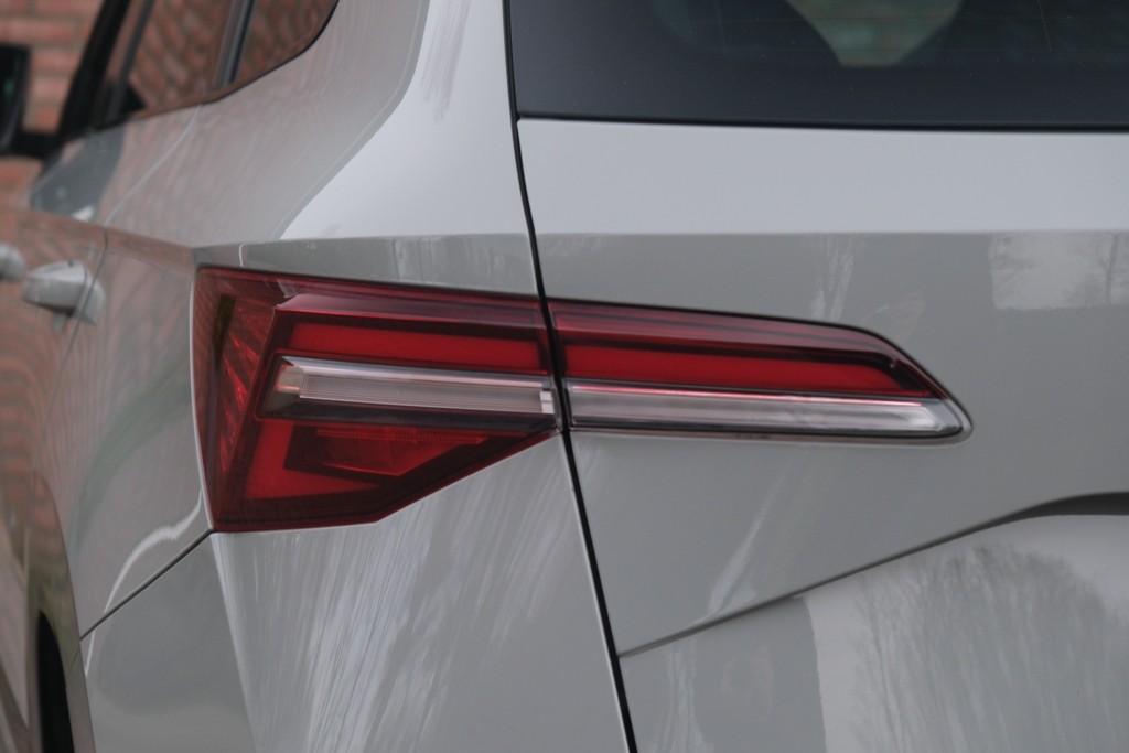 Skoda Karoq 1.5 TSi 150pk DSG Sportline Business | Navi | App Connect | Climate | Adaptive Cruise | Panoramadak | Keyless | Camera | Trekhaak afbeelding 31