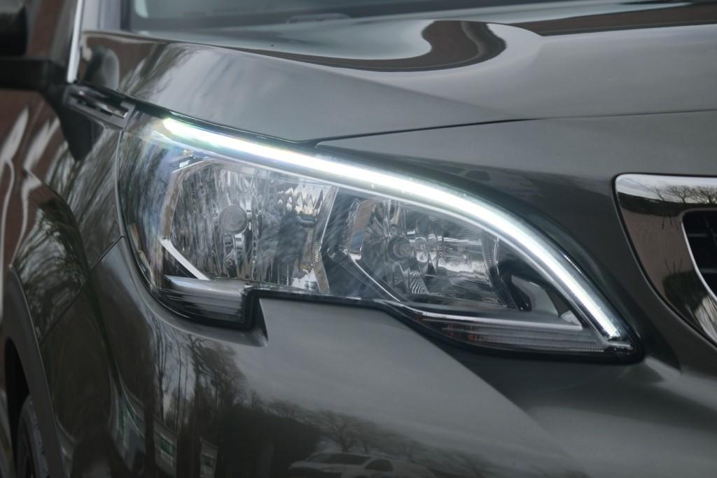 Peugeot 3008 1.2 PureTech 130pk EAT8 Allure | Navi | App Connect | Climate | Cruise | Camera | PDC | Trekhaak afbeelding 2