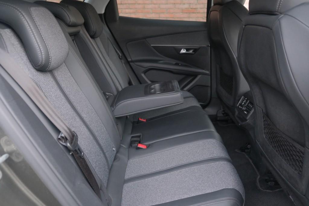 Peugeot 3008 1.2 PureTech 130pk EAT8 Allure | Navi | App Connect | Climate | Cruise | Camera | PDC | Trekhaak afbeelding 3