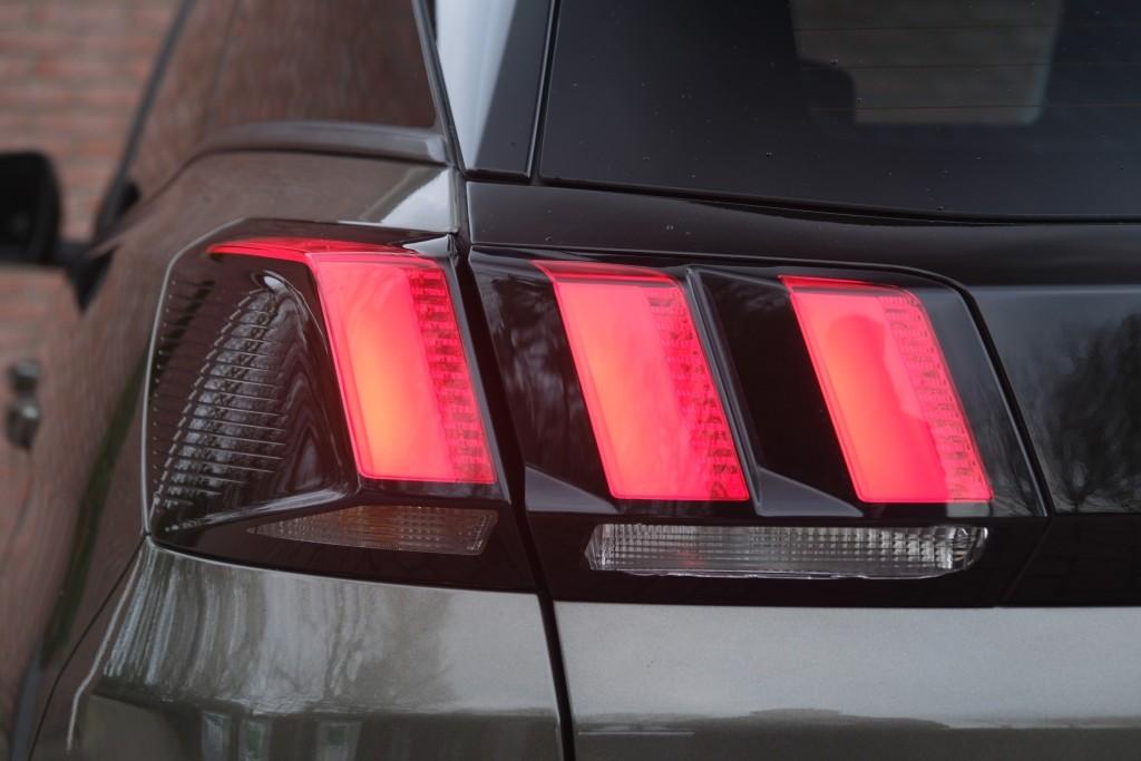 Peugeot 3008 1.2 PureTech 130pk EAT8 Allure | Navi | App Connect | Climate | Cruise | Camera | PDC | Trekhaak afbeelding 24