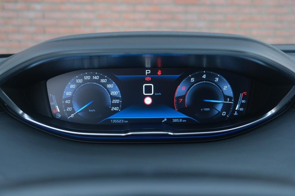 Peugeot 3008 1.2 PureTech 130pk EAT8 Allure | Navi | App Connect | Climate | Cruise | Camera | PDC | Trekhaak afbeelding 11