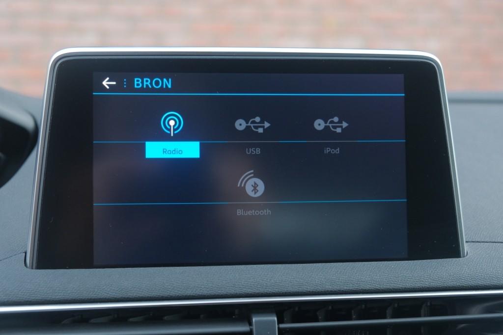 Peugeot 3008 1.2 PureTech 130pk EAT8 Allure | Navi | App Connect | Climate | Cruise | Camera | PDC | Trekhaak afbeelding 17