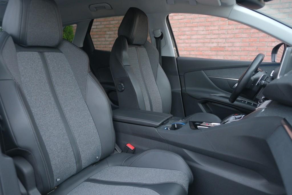 Peugeot 3008 1.2 PureTech 130pk EAT8 Allure | Navi | App Connect | Climate | Cruise | Camera | PDC | Trekhaak afbeelding 5