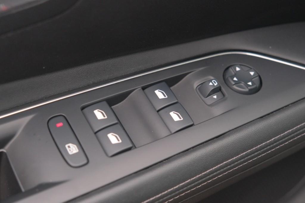 Peugeot 3008 1.2 PureTech 130pk EAT8 Allure | Navi | App Connect | Climate | Cruise | Camera | PDC | Trekhaak afbeelding 21