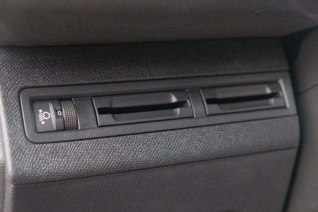 Peugeot 3008 1.2 PureTech 130pk EAT8 Allure | Navi | App Connect | Climate | Cruise | Camera | PDC | Trekhaak afbeelding 22