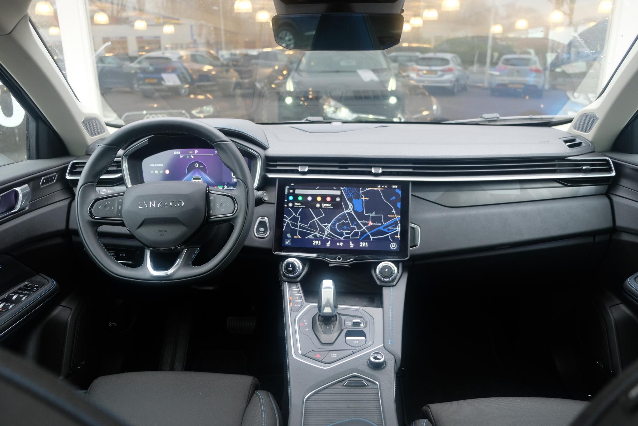 Lynk & Co 01 1.5 Plug-in Hybrid 261pk Aut. | Navi | Trekhaak | App Connect | Adaptive Cruise | Panoramadak | Camera | 20" velgen afbeelding 2