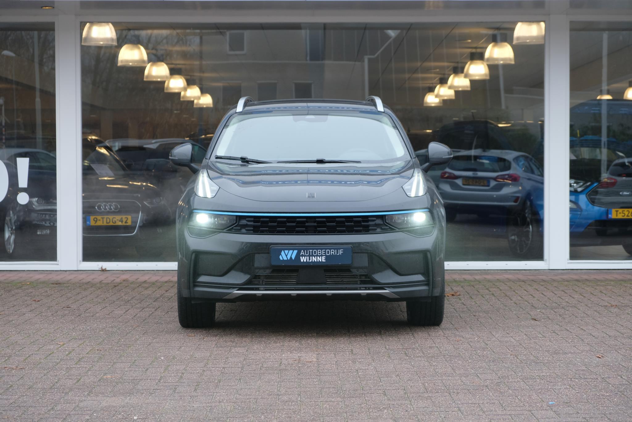 Lynk & Co 01 1.5 Plug-in Hybrid 261pk Aut. | Navi | Trekhaak | App Connect | Adaptive Cruise | Panoramadak | Camera | 20" velgen afbeelding 3