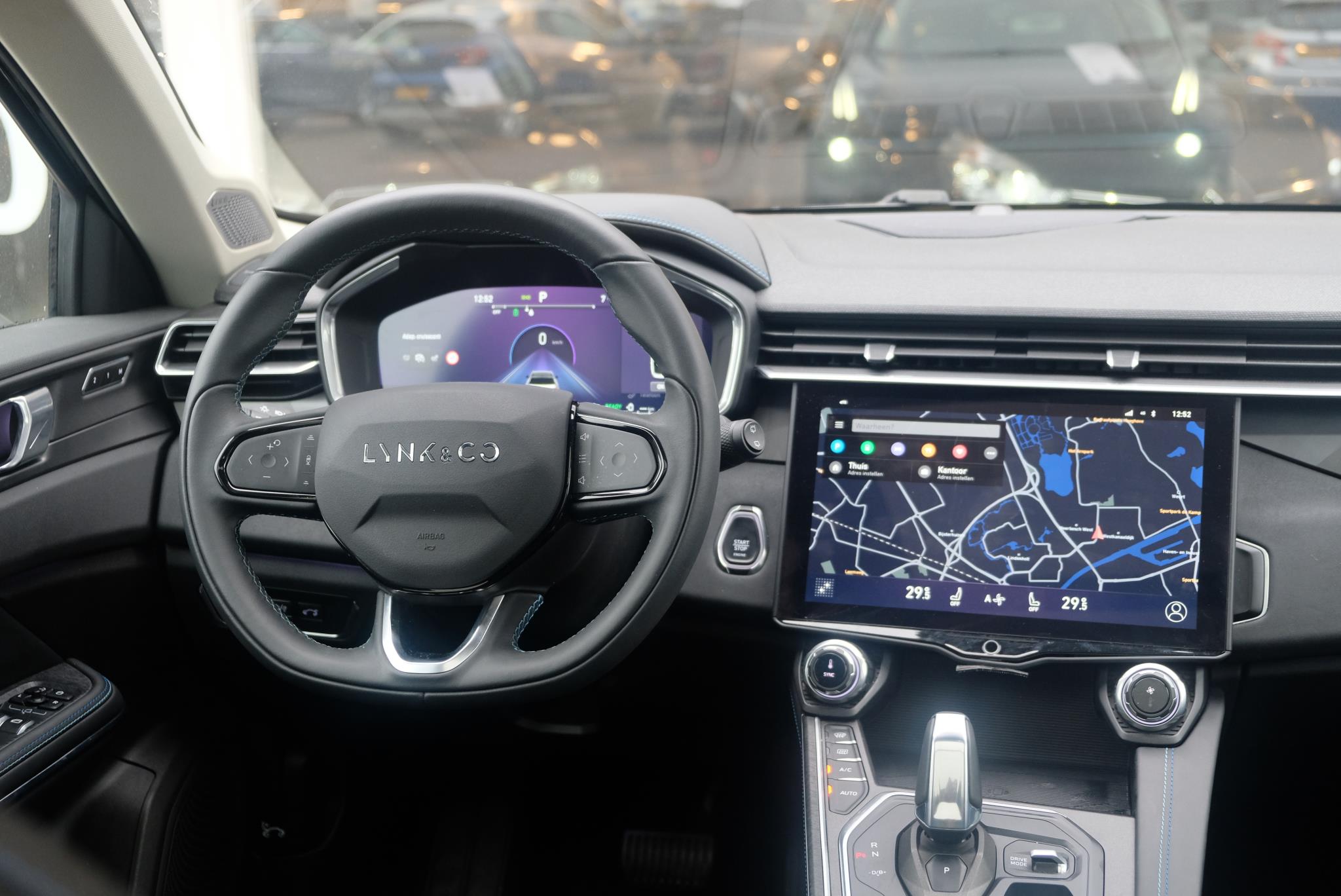 Lynk & Co 01 1.5 Plug-in Hybrid 261pk Aut. | Navi | Trekhaak | App Connect | Adaptive Cruise | Panoramadak | Camera | 20" velgen afbeelding 6