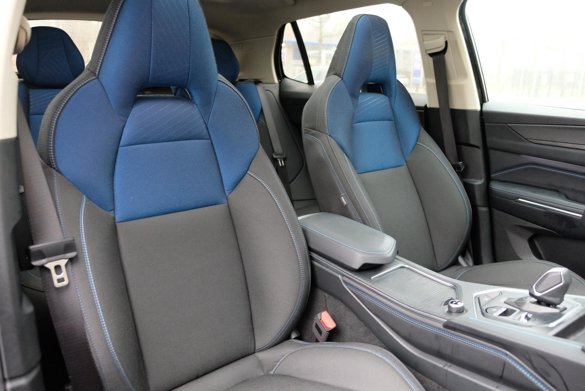 Lynk & Co 01 1.5 Plug-in Hybrid 261pk Aut. | Navi | Trekhaak | App Connect | Adaptive Cruise | Panoramadak | Camera | 20" velgen afbeelding 7