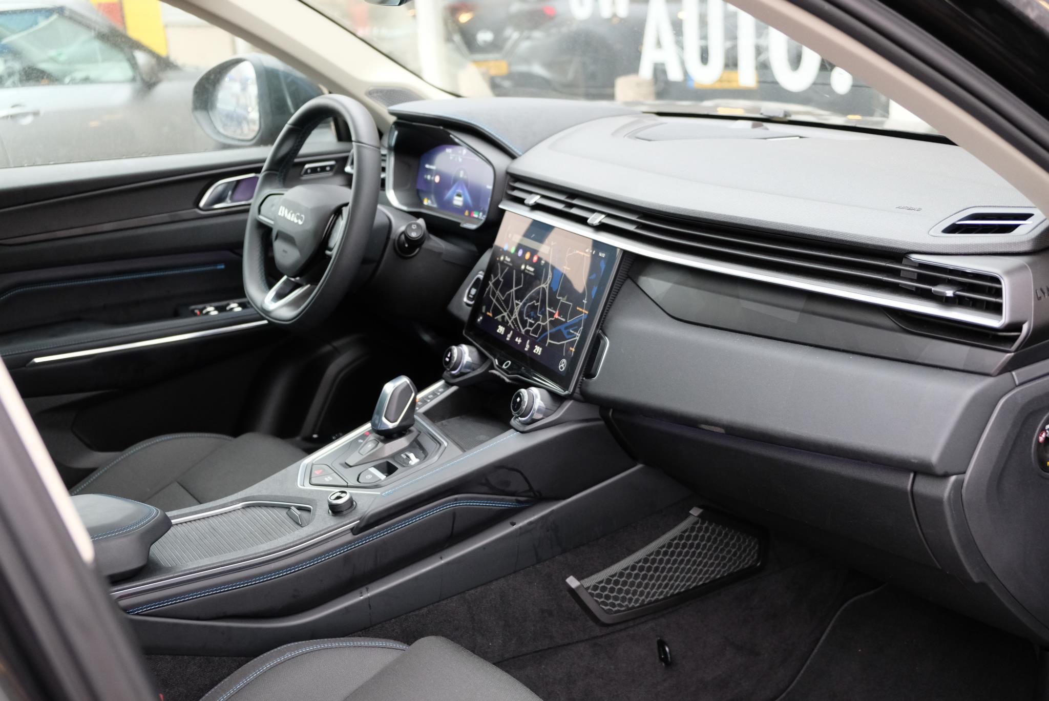 Lynk & Co 01 1.5 Plug-in Hybrid 261pk Aut. | Navi | Trekhaak | App Connect | Adaptive Cruise | Panoramadak | Camera | 20" velgen afbeelding 8