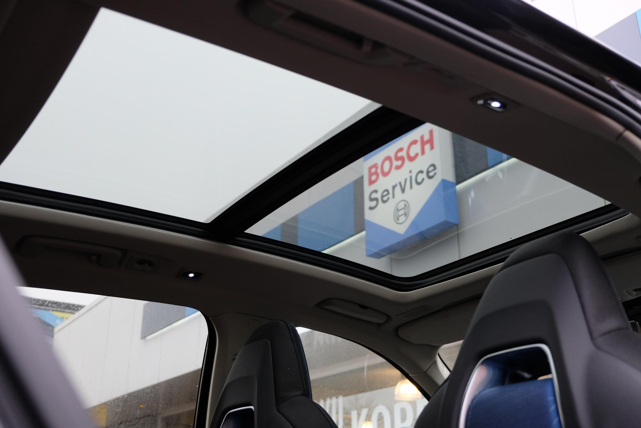 Lynk & Co 01 1.5 Plug-in Hybrid 261pk Aut. | Navi | Trekhaak | App Connect | Adaptive Cruise | Panoramadak | Camera | 20" velgen afbeelding 12