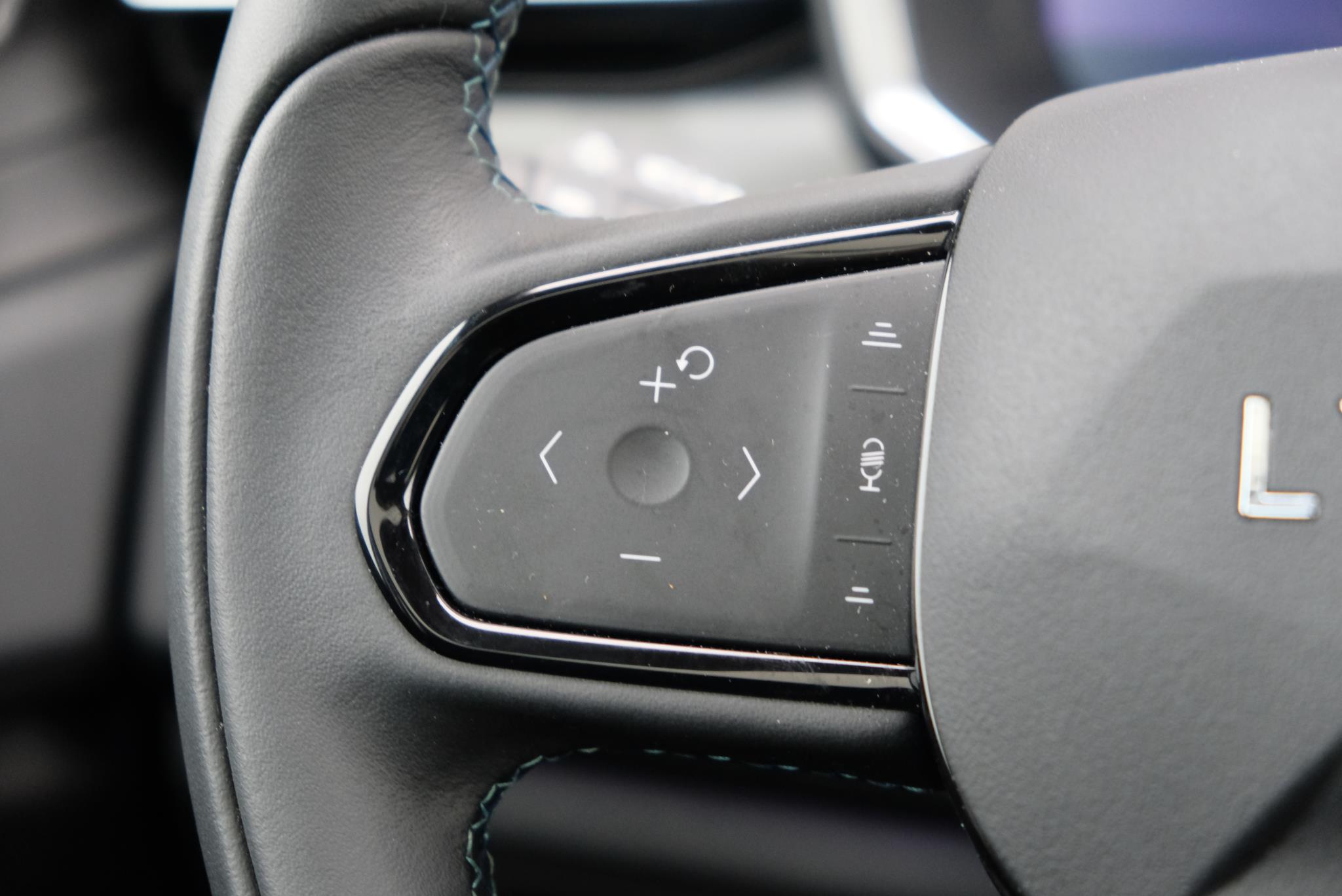 Lynk & Co 01 1.5 Plug-in Hybrid 261pk Aut. | Navi | Trekhaak | App Connect | Adaptive Cruise | Panoramadak | Camera | 20" velgen afbeelding 14