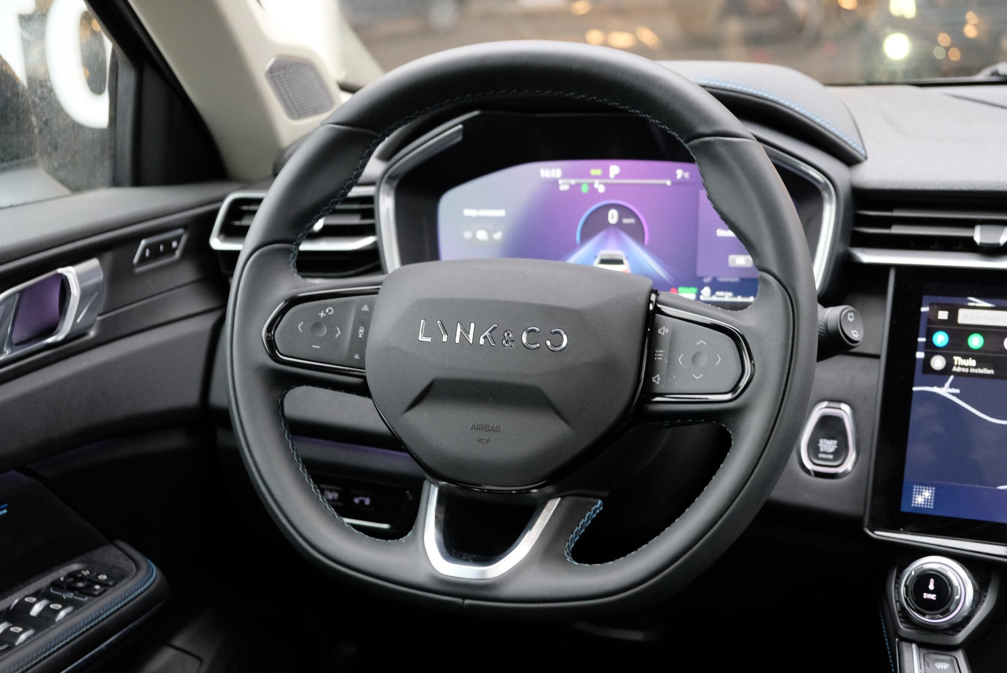 Lynk & Co 01 1.5 Plug-in Hybrid 261pk Aut. | Navi | Trekhaak | App Connect | Adaptive Cruise | Panoramadak | Camera | 20" velgen afbeelding 16