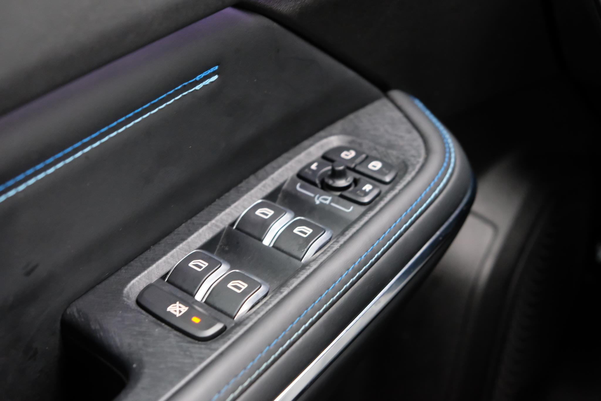 Lynk & Co 01 1.5 Plug-in Hybrid 261pk Aut. | Navi | Trekhaak | App Connect | Adaptive Cruise | Panoramadak | Camera | 20" velgen afbeelding 19