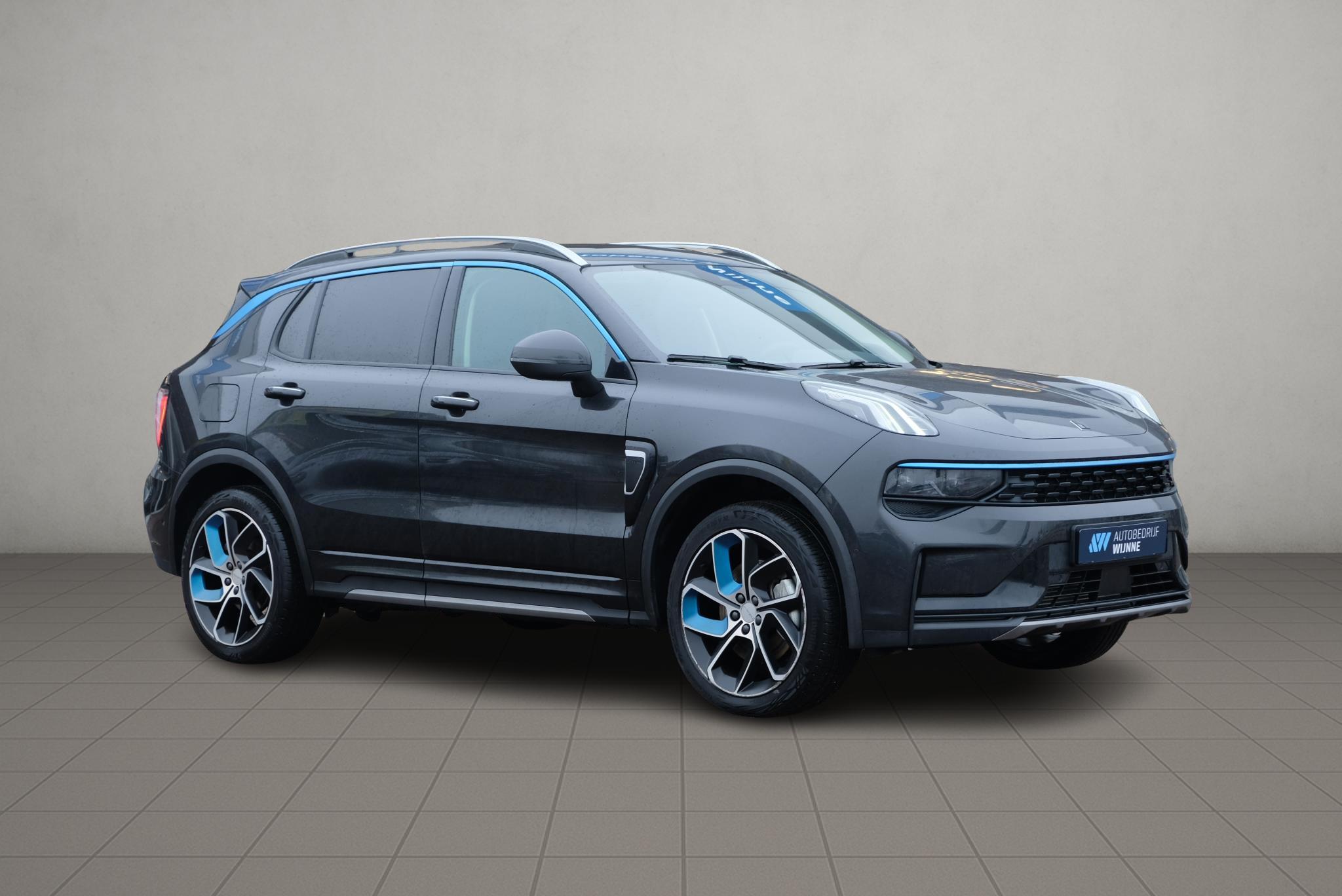 Lynk & Co 01 1.5 Plug-in Hybrid 261pk Aut. | Navi | Trekhaak | App Connect | Adaptive Cruise | Panoramadak | Camera | 20" velgen afbeelding 1