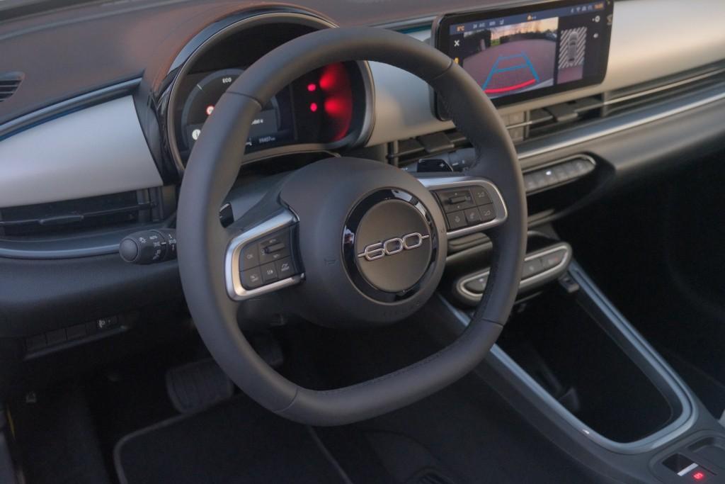 Fiat 600 1.2 Hybrid 110pk DCT6 La Prima | Navi | App Connect | Adaptive Cruise | Climate | Keyless | Camera | Leder | Elektrische Achterklep afbeelding 7