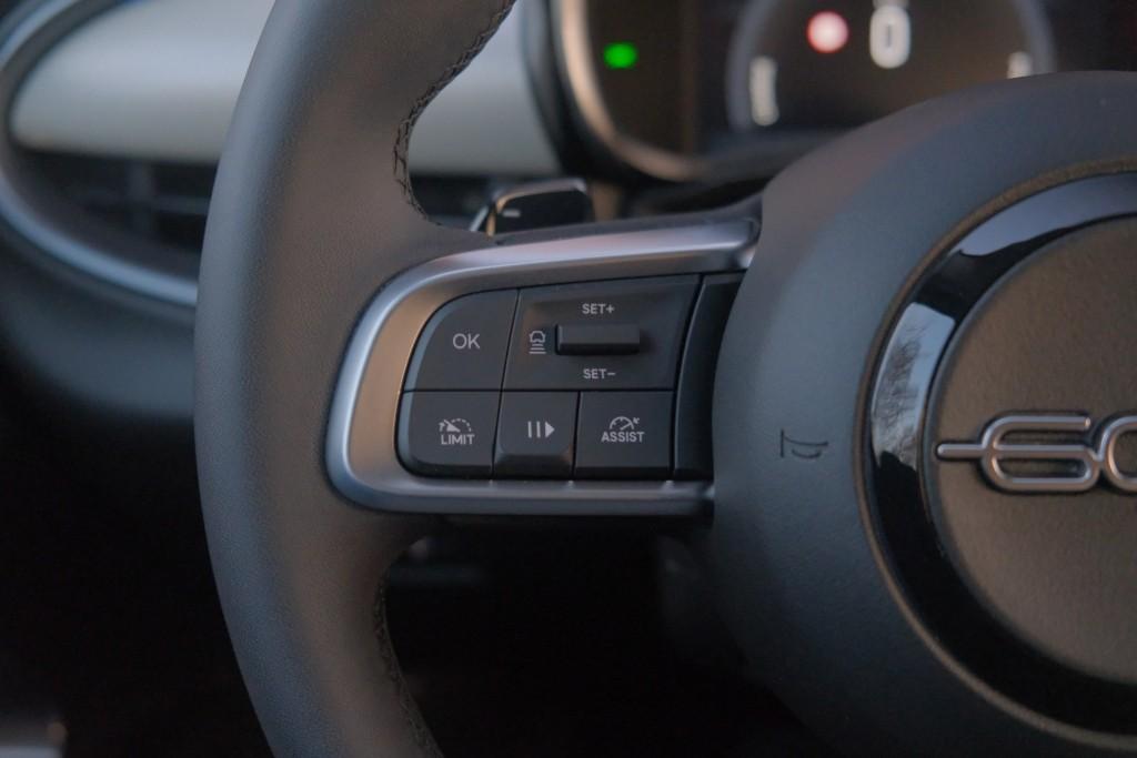 Fiat 600 1.2 Hybrid 110pk DCT6 La Prima | Navi | App Connect | Adaptive Cruise | Climate | Keyless | Camera | Leder | Elektrische Achterklep afbeelding 8