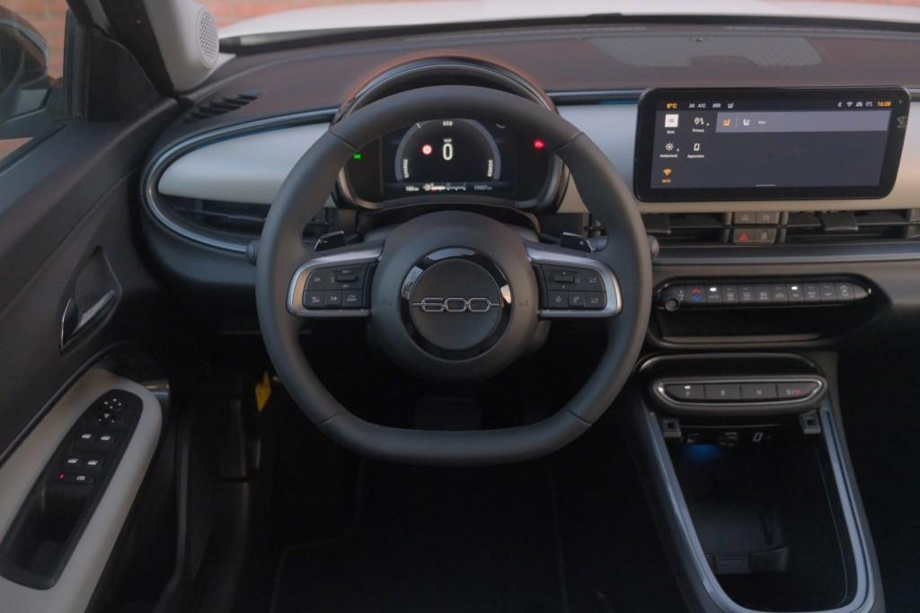 Fiat 600 1.2 Hybrid 110pk DCT6 La Prima | Navi | App Connect | Adaptive Cruise | Climate | Keyless | Camera | Leder | Elektrische Achterklep afbeelding 12
