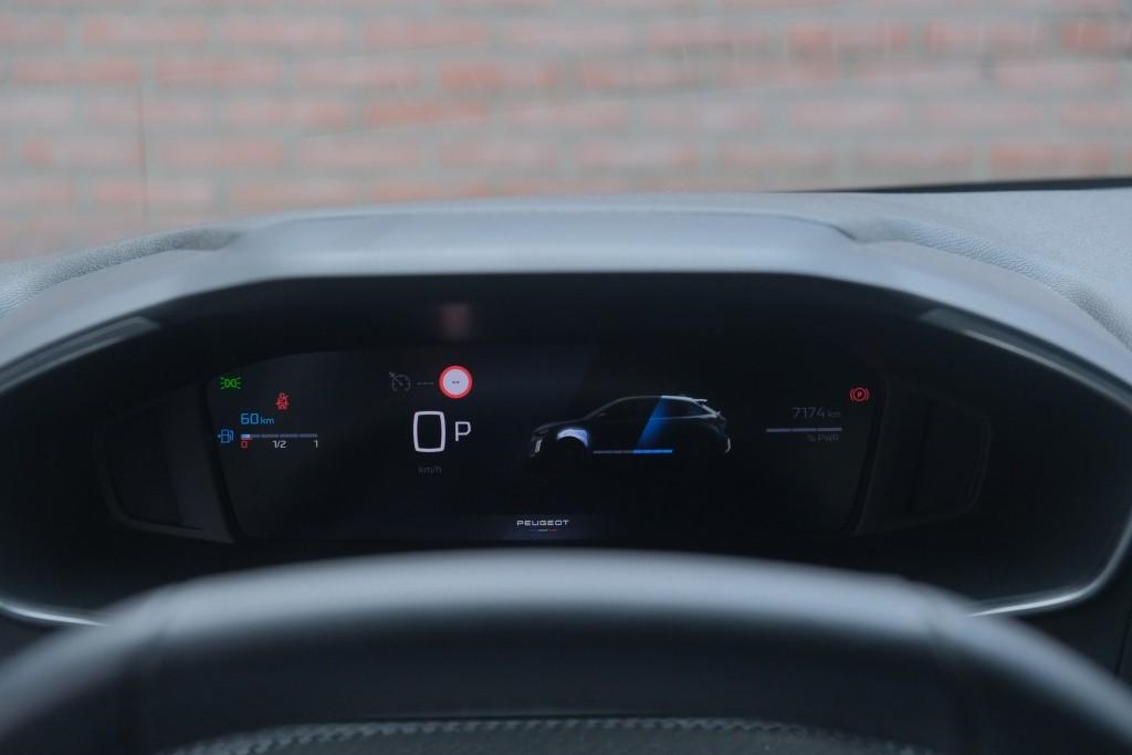 Peugeot 208 1.2 Hybrid 110pk e-DCS6 Allure | Navi | App Connect | Climate | Cruise | Camera | Blind Spot | PDC afbeelding 11