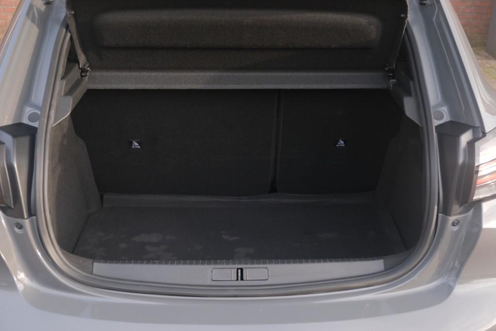 Peugeot 208 1.2 Hybrid 110pk e-DCS6 Allure | Navi | App Connect | Climate | Cruise | Camera | Blind Spot | PDC afbeelding 29