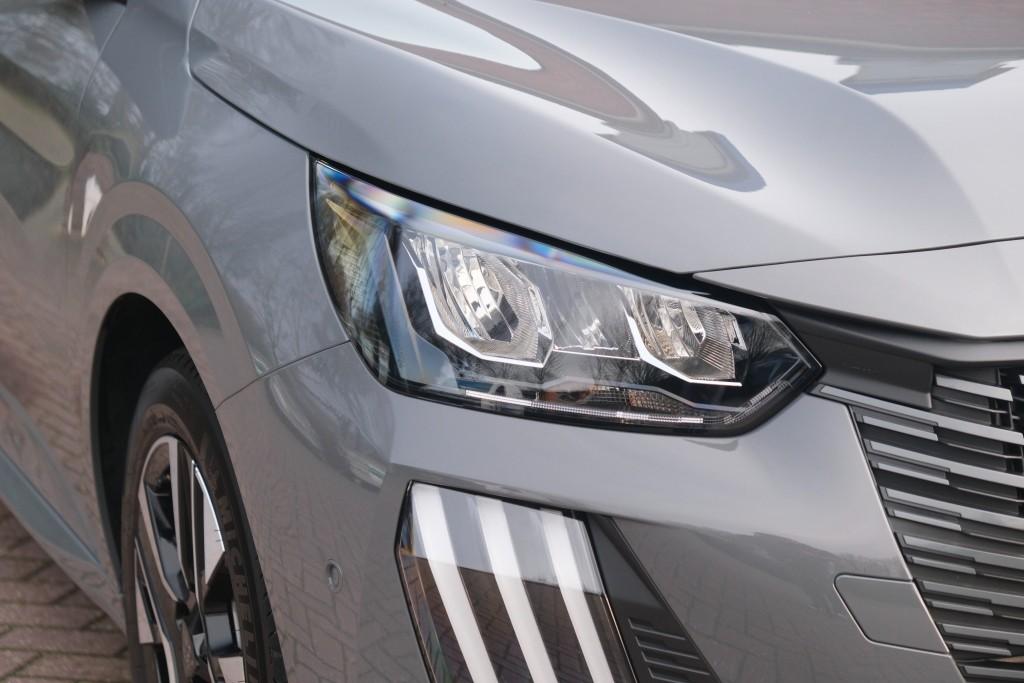 Peugeot 208 1.2 Hybrid 110pk e-DCS6 Allure | Navi | App Connect | Climate | Cruise | Camera | Blind Spot | PDC afbeelding 2