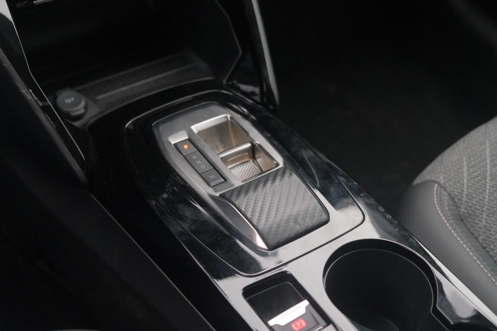 Peugeot 208 1.2 Hybrid 110pk e-DCS6 Allure | Navi | App Connect | Climate | Cruise | Camera | Blind Spot | PDC afbeelding 24