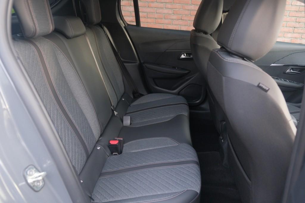 Peugeot 208 1.2 Hybrid 110pk e-DCS6 Allure | Navi | App Connect | Climate | Cruise | Camera | Blind Spot | PDC afbeelding 3