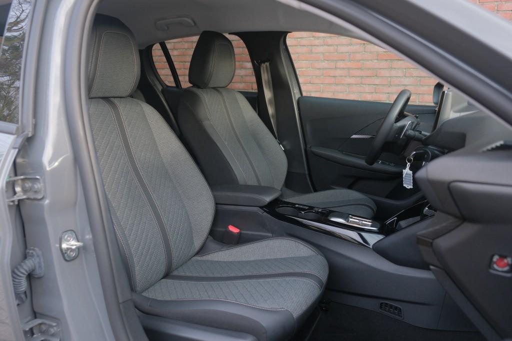 Peugeot 208 1.2 Hybrid 110pk e-DCS6 Allure | Navi | App Connect | Climate | Cruise | Camera | Blind Spot | PDC afbeelding 6