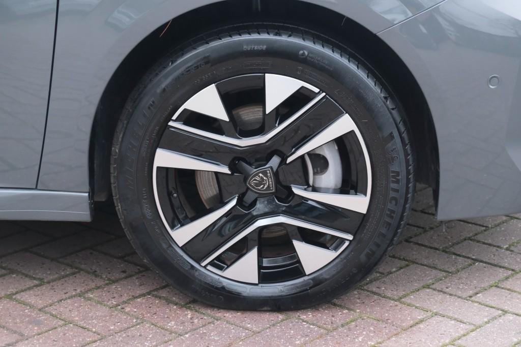 Peugeot 208 1.2 Hybrid 110pk e-DCS6 Allure | Navi | App Connect | Climate | Cruise | Camera | Blind Spot | PDC afbeelding 24