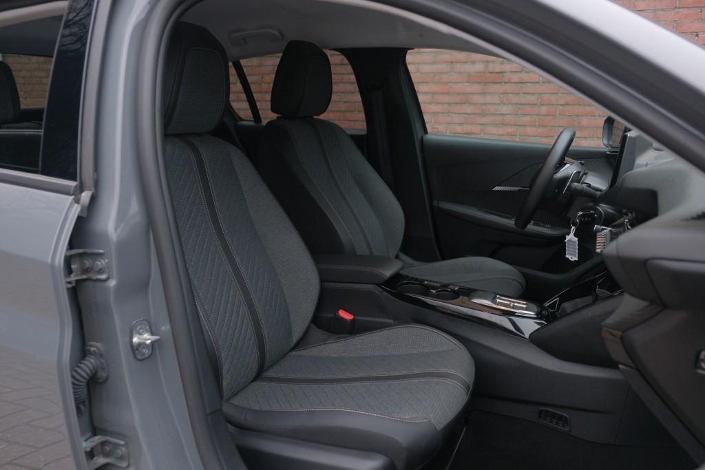 Peugeot 208 1.2 Hybrid 110pk e-DCS6 Allure | Navi | App Connect | Climate | Cruise | Camera | Blind Spot | PDC afbeelding 6