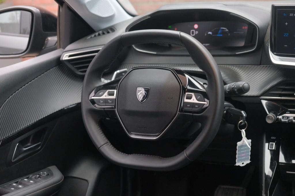 Peugeot 208 1.2 Hybrid 110pk e-DCS6 Allure | Navi | App Connect | Climate | Cruise | Camera | Blind Spot | PDC afbeelding 12