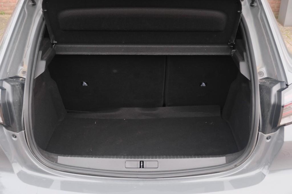 Peugeot 208 1.2 Hybrid 110pk e-DCS6 Allure | Navi | App Connect | Climate | Cruise | Camera | Blind Spot | PDC afbeelding 25