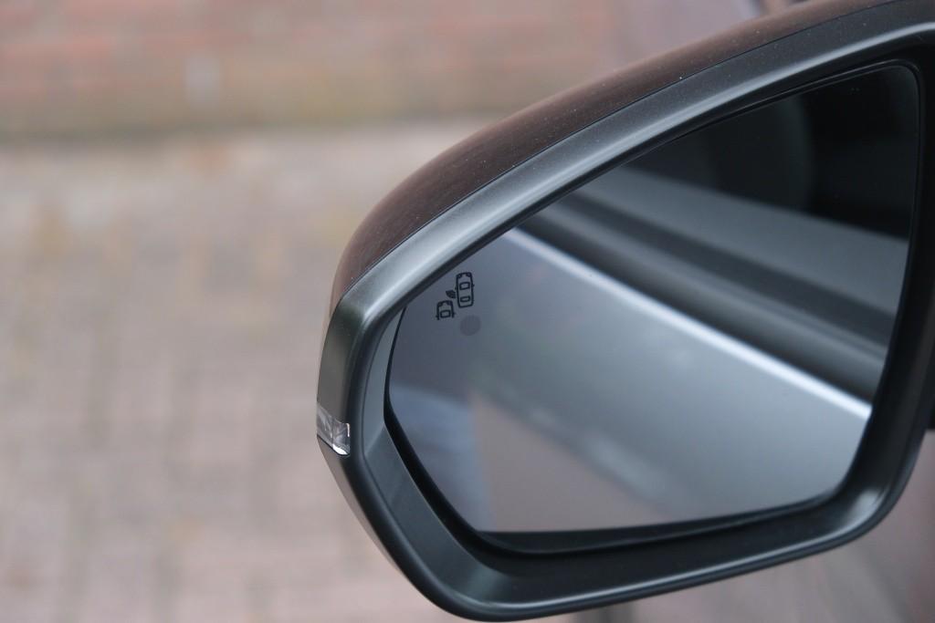 Peugeot 3008 1.6 Plug-in HYbrid 180pk EAT8 Allure Pack Business | Navi | App Connect | Adaptive Cruise | Climate | Keyless | Camera | Blind Spot afbeelding 26