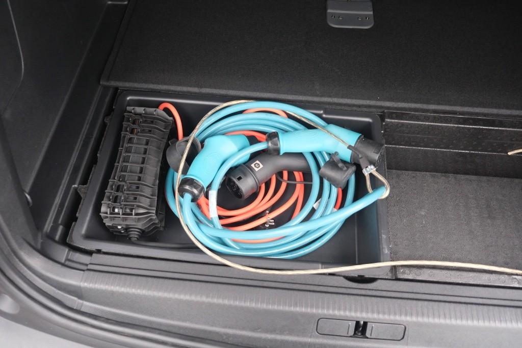 Peugeot 3008 1.6 Plug-in HYbrid 180pk EAT8 Allure Pack Business | Navi | App Connect | Adaptive Cruise | Climate | Keyless | Camera | Blind Spot afbeelding 31