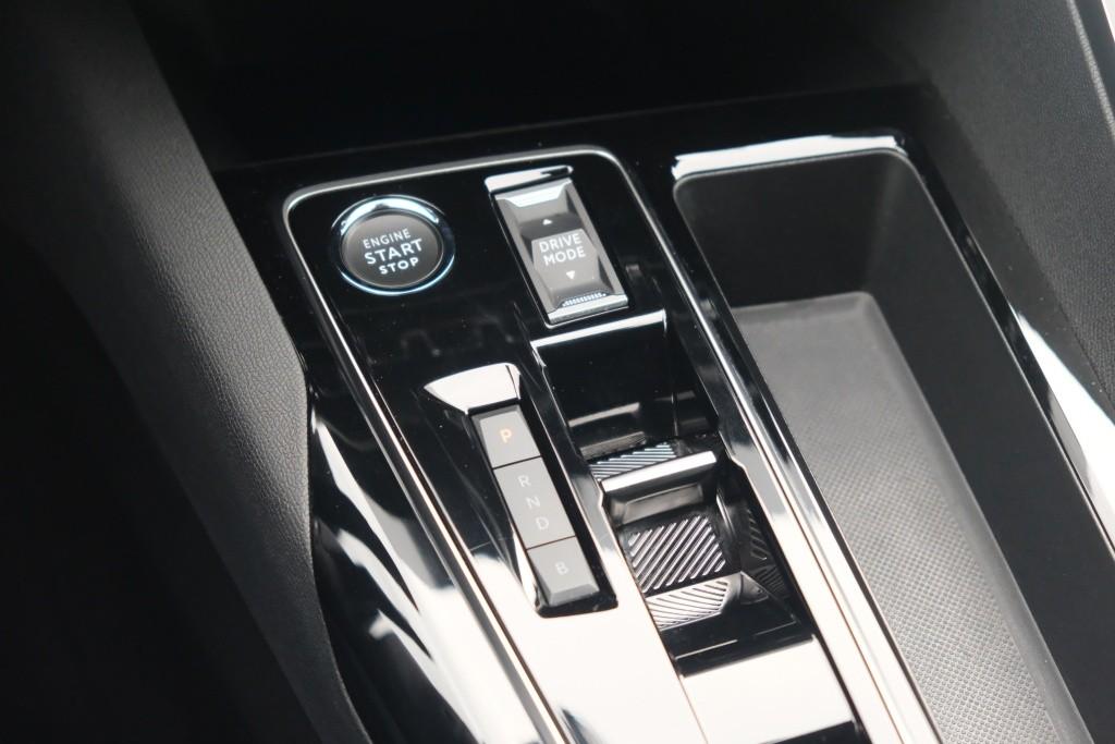 Peugeot 3008 1.6 Plug-in HYbrid 180pk EAT8 Allure Pack Business | Navi | App Connect | Adaptive Cruise | Climate | Keyless | Camera | Blind Spot afbeelding 22