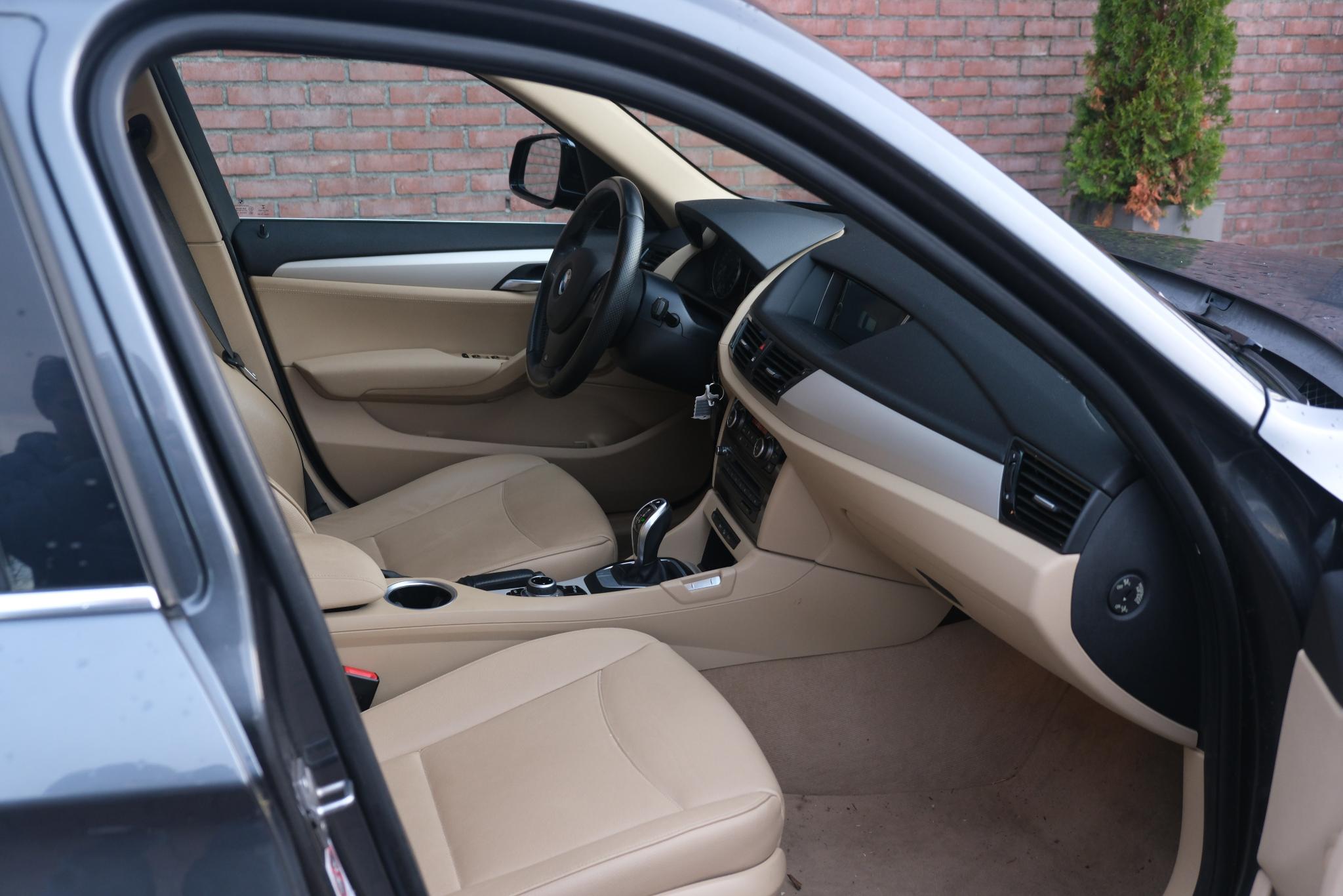 BMW X1 xDrive20i 184pk Aut. High Executive | Navi | Climate | Cruise | Xenon | Stoelverwarming | Leder | PDC afbeelding 5