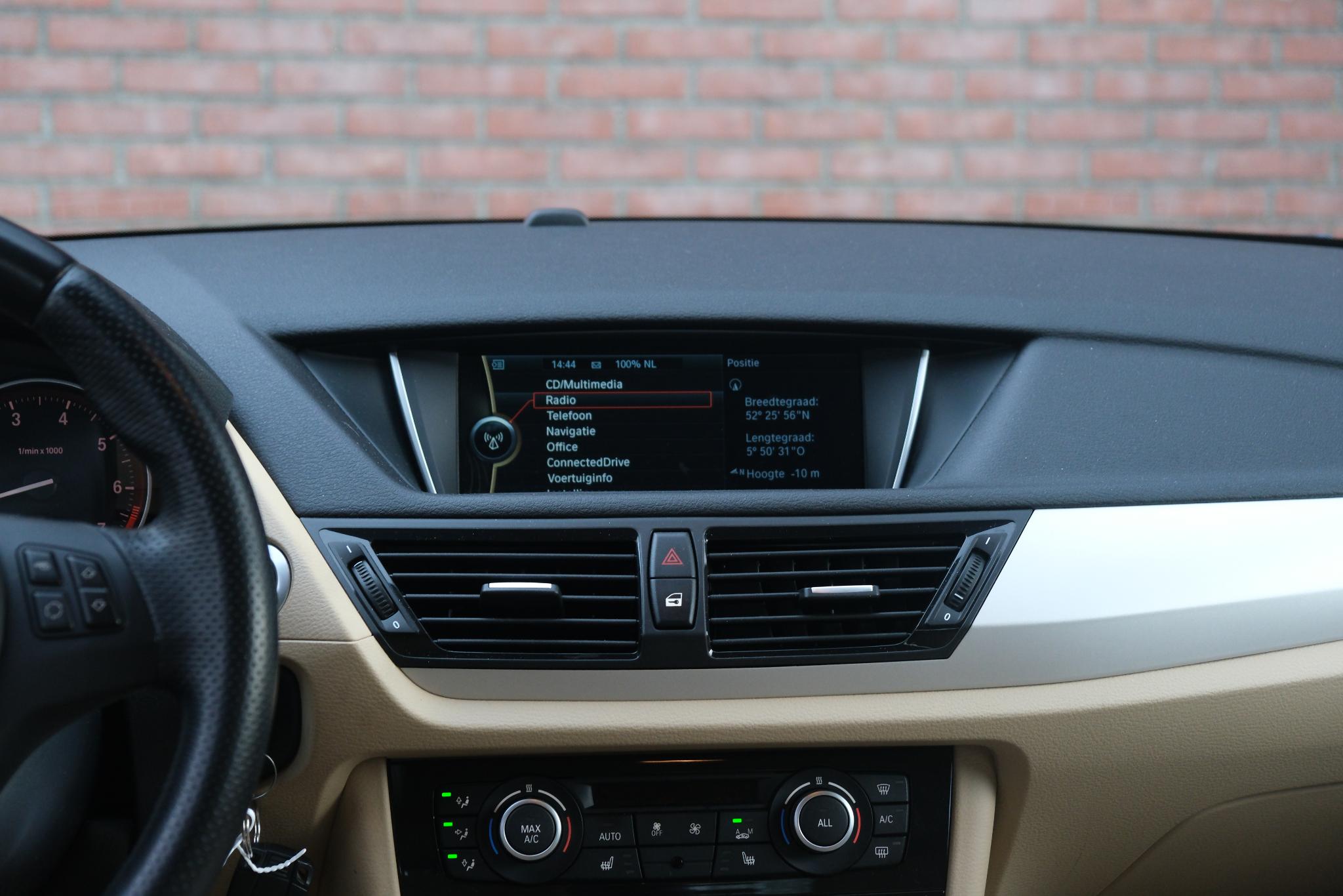 BMW X1 xDrive20i 184pk Aut. High Executive | Navi | Climate | Cruise | Xenon | Stoelverwarming | Leder | PDC afbeelding 16