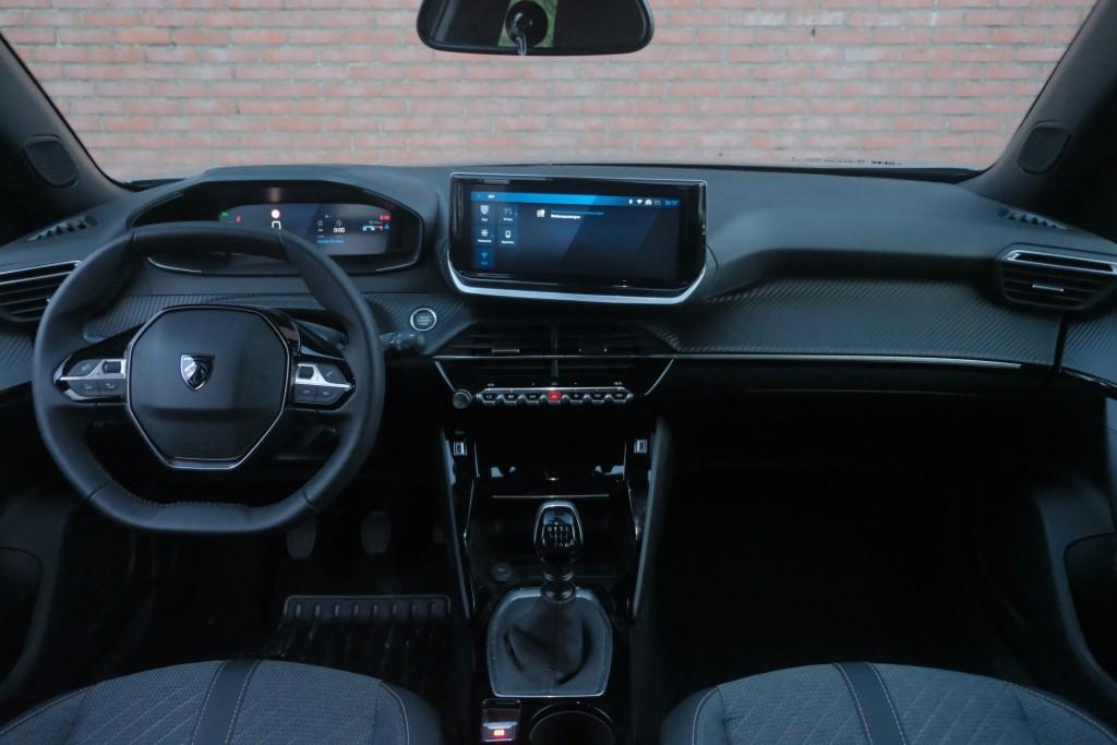 Peugeot 2008 1.2 PureTech 100pk Allure | Navi | App Connect | Climate | Adaptive Cruise | Keyless | Camera | Blind Spot afbeelding 7